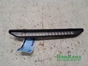 Gebruikte Extra Remlicht midden Opel Zafira (F75) 2.0 DTI 16V Prijs € 25,00 Margeregeling aangeboden door Renkens Auto-Onderdelen B.V.