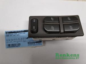 Gebruikte Schakelaar Elektrisch Raam Saab 9-5 Estate (YS3E) 2.0t 16V Prijs € 35,00 Margeregeling aangeboden door Renkens Auto-Onderdelen B.V.