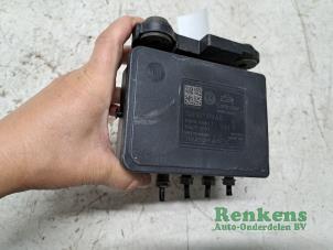 Gebruikte ABS Pomp Volkswagen Golf VII (AUA) 2.0 GTI 16V Performance Package Prijs € 70,00 Margeregeling aangeboden door Renkens Auto-Onderdelen B.V.