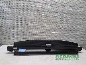 Gebruikte Bagageruimte Dekzeil BMW X3 (E83) 2.5 Si 24V Prijs € 150,00 Margeregeling aangeboden door Renkens Auto-Onderdelen B.V.