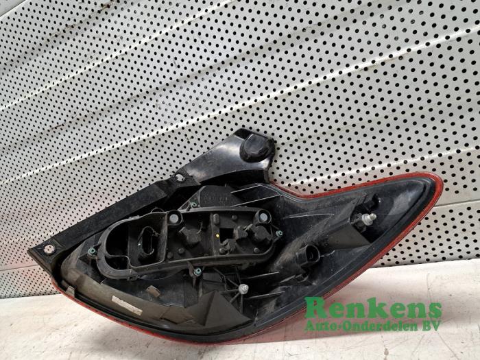 Achterlicht links van een Ford Ka II 1.2 2011