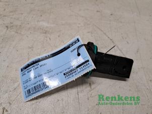 Gebruikte Luchtmassameter Opel Adam 1.4 16V Prijs € 20,00 Margeregeling aangeboden door Renkens Auto-Onderdelen B.V.