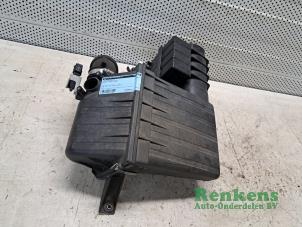 Gebruikte Luchtfilterhuis Suzuki Swift (ZA/ZC/ZD1/2/3/9) 1.3 VVT 16V Prijs € 25,00 Margeregeling aangeboden door Renkens Auto-Onderdelen B.V.