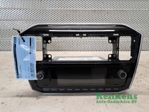 Gebruikte Radio Volkswagen Up! (121) 1.0 12V 60 Prijs op aanvraag aangeboden door Renkens Auto-Onderdelen B.V.