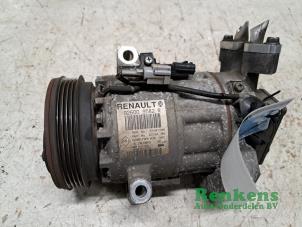 Gebruikte Pomp Airco Renault Clio IV (5R) 1.2 16V Prijs € 100,00 Margeregeling aangeboden door Renkens Auto-Onderdelen B.V.