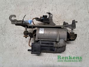 Gebruikte Luchtpomp (Vering) Mercedes E Estate (S213) E-200d 2.0 Turbo 16V Prijs op aanvraag aangeboden door Renkens Auto-Onderdelen B.V.