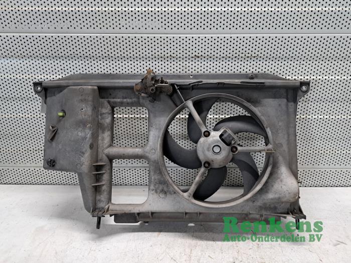Gebruikte Frontpaneel Peugeot 206 (2A/C/H/J/S) 1.6 16V Prijs € 50,00 Margeregeling aangeboden door Renkens Auto-Onderdelen B.V.