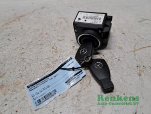 Gebruikte Kontaktslot + Sleutel Mercedes A (W169) 1.5 A-150 3-Drs. Prijs € 50,00 Margeregeling aangeboden door Renkens Auto-Onderdelen B.V.