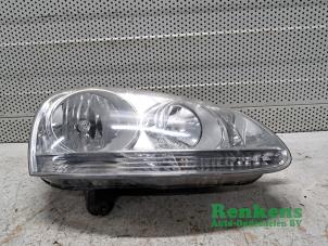 Gebruikte Rechter Koplamp Volkswagen Jetta III (1K2) 1.4 TSI 122 16V Prijs € 60,00 Margeregeling aangeboden door Renkens Auto-Onderdelen B.V.