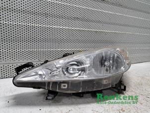 Gebruikte Koplamp links Peugeot 207 SW (WE/WU) 1.6 16V Prijs € 40,00 Margeregeling aangeboden door Renkens Auto-Onderdelen B.V.