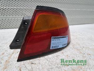 Gebruikte Achterlicht rechts Mazda 323 F (BA14) 2.0i V6 24V GLX,GT Prijs € 25,00 Margeregeling aangeboden door Renkens Auto-Onderdelen B.V.