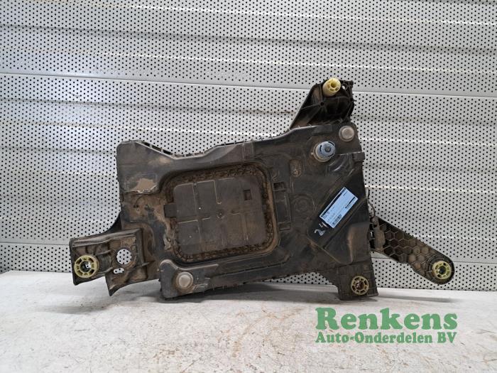 Gebruikte Adblue tank Peugeot 308 SW (L4/L9/LC/LJ/LR) 1.6 BlueHDi 115 Prijs op aanvraag aangeboden door Renkens Auto-Onderdelen B.V.