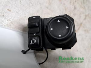 Gebruikte Spiegel Schakelaar Nissan Micra (K14) 0.9 IG-T 12V Prijs € 15,00 Margeregeling aangeboden door Renkens Auto-Onderdelen B.V.