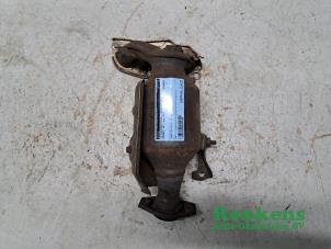 Gebruikte Uitlaatspruitstuk + katalysator Peugeot 107 1.0 12V Prijs € 100,00 Margeregeling aangeboden door Renkens Auto-Onderdelen B.V.