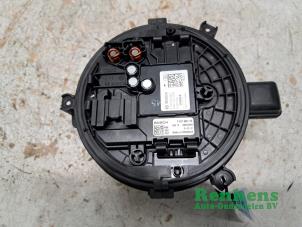 Gebruikte Kachel Ventilatiemotor Opel Astra K 1.0 Turbo 12V Prijs € 30,00 Margeregeling aangeboden door Renkens Auto-Onderdelen B.V.