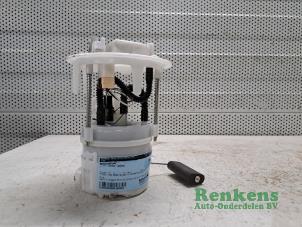 Gebruikte Benzinepomp Opel Corsa F (UB/UH/UP) 1.2 12V 75 Prijs € 75,00 Margeregeling aangeboden door Renkens Auto-Onderdelen B.V.