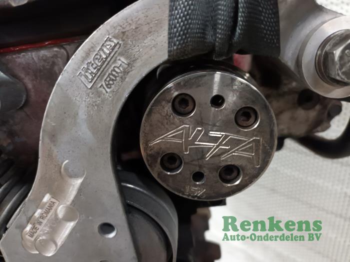 Motor van een MINI Mini Cooper S (R53) 1.6 16V 2004