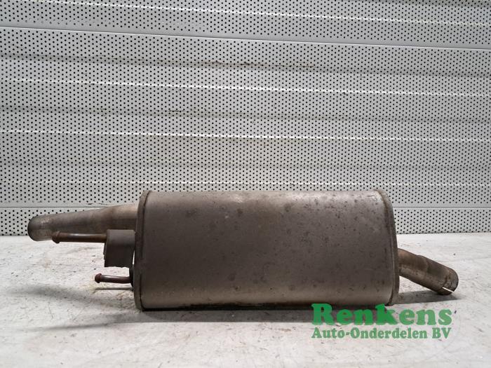 Uitlaat Einddemper van een Opel Corsa B (73/78/79) 1.4i 1997