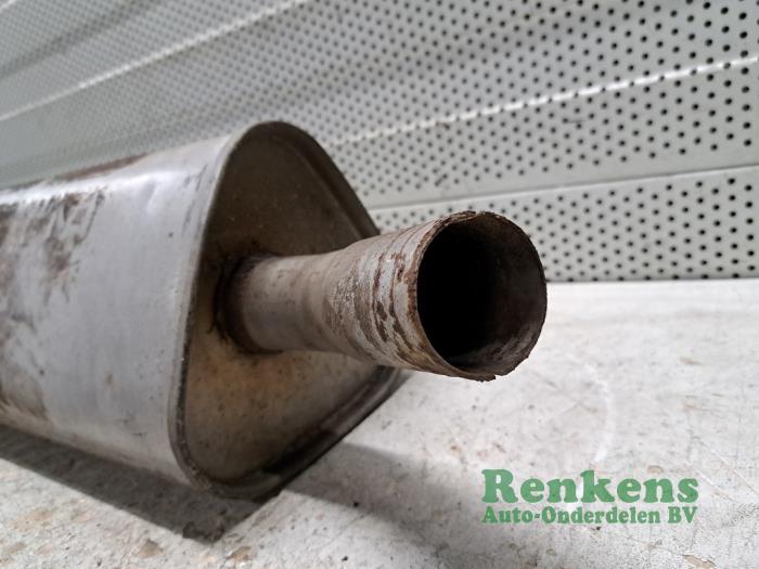 Uitlaat Einddemper van een Opel Corsa B (73/78/79) 1.4i 1997