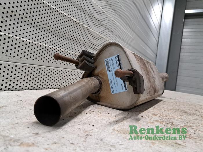 Uitlaat Einddemper van een Opel Corsa B (73/78/79) 1.4i 1997