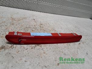Gebruikte Extra Remlicht midden Volkswagen Polo V (6R) 1.2 12V BlueMotion Technology Prijs € 25,00 Margeregeling aangeboden door Renkens Auto-Onderdelen B.V.