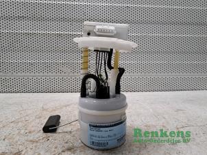 Gebruikte Benzinepomp Dacia Sandero III 1.0 TCE 110 12V Prijs € 100,00 Margeregeling aangeboden door Renkens Auto-Onderdelen B.V.