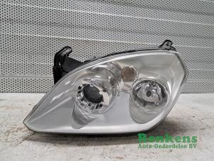 Gebruikte Koplamp links Opel Tigra Twin Top 1.8 16V Prijs € 100,00 Margeregeling aangeboden door Renkens Auto-Onderdelen B.V.