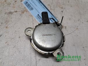 Gebruikte Nokkenas Sensor Ford Grand C-Max (DXA) 1.0 Ti-VCT EcoBoost 12V 125 Prijs € 15,00 Margeregeling aangeboden door Renkens Auto-Onderdelen B.V.