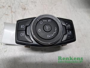 Gebruikte Schakelaar Licht Ford Transit Courier 1.5 TDCi 75 Prijs € 35,00 Margeregeling aangeboden door Renkens Auto-Onderdelen B.V.