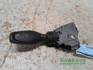 Gebruikte Knipperlicht Schakelaar Ford Transit Courier 1.5 TDCi 75 Prijs € 20,00 Margeregeling aangeboden door Renkens Auto-Onderdelen B.V.