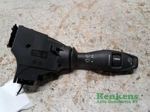 Gebruikte Ruitenwis Schakelaar Ford Transit Courier 1.5 TDCi 75 Prijs € 25,00 Margeregeling aangeboden door Renkens Auto-Onderdelen B.V.