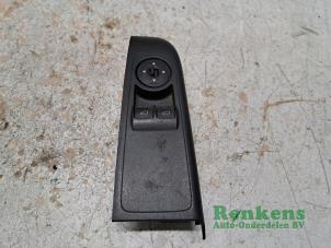 Gebruikte Ruit schakelaar elektrisch Ford Transit Courier 1.5 TDCi 75 Prijs € 25,00 Margeregeling aangeboden door Renkens Auto-Onderdelen B.V.