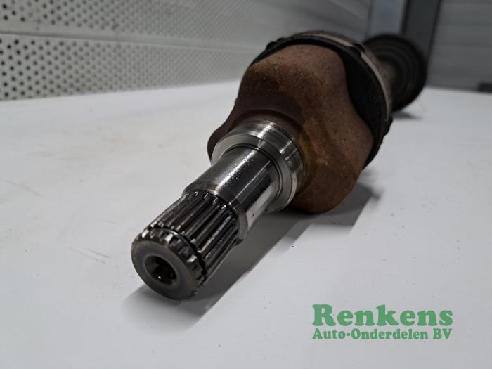 Aandrijfas links-voor van een Ford Focus 2 Wagon 1.4 16V 2006