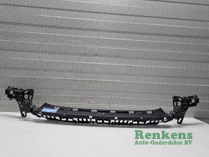 Gebruikte Bumpersteun midden-achter BMW 4 serie Gran Coupe (F36) 418i 1.5 TwinPower Turbo 12V Prijs € 75,00 Margeregeling aangeboden door Renkens Auto-Onderdelen B.V.