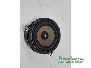 Gebruikte Speaker BMW 4 serie Gran Coupe (F36) 418i 1.5 TwinPower Turbo 12V Prijs € 25,00 Margeregeling aangeboden door Renkens Auto-Onderdelen B.V.