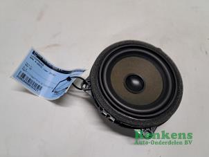 Gebruikte Speaker BMW 4 serie Gran Coupe (F36) 418i 1.5 TwinPower Turbo 12V Prijs € 25,00 Margeregeling aangeboden door Renkens Auto-Onderdelen B.V.