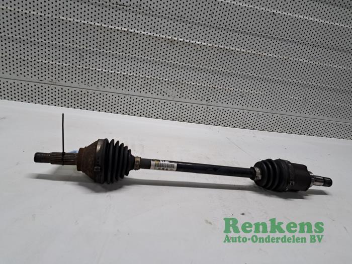 Gebruikte Steekas links-voor Volkswagen Up! (121) 1.0 12V 60 Prijs € 35,00 Margeregeling aangeboden door Renkens Auto-Onderdelen B.V.
