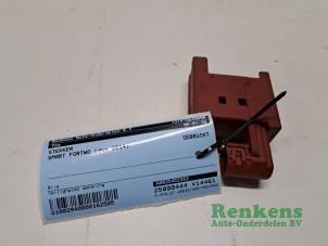 Gebruikte Stekker Smart Fortwo Coupé (451.3) Electric Drive Prijs € 15,00 Margeregeling aangeboden door Renkens Auto-Onderdelen B.V.