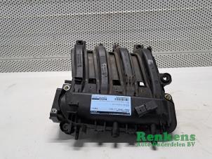 Gebruikte Inlaatspruitstuk Renault Twingo II (CN) 1.2 16V Prijs € 50,00 Margeregeling aangeboden door Renkens Auto-Onderdelen B.V.