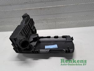 Gebruikte Luchtfilterhuis Renault Twingo II (CN) 1.2 16V Prijs € 30,00 Margeregeling aangeboden door Renkens Auto-Onderdelen B.V.