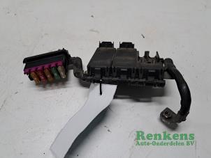Gebruikte Zekeringkast Volkswagen CrossPolo (9N3) 1.4 16V 75 Prijs € 25,00 Margeregeling aangeboden door Renkens Auto-Onderdelen B.V.