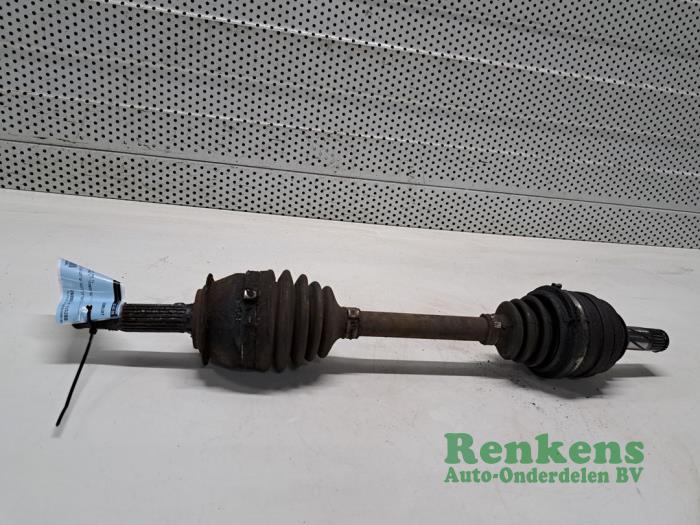 Gebruikte Steekas links-voor Opel Corsa B (73/78/79) 1.2i 16V Prijs € 35,00 Margeregeling aangeboden door Renkens Auto-Onderdelen B.V.
