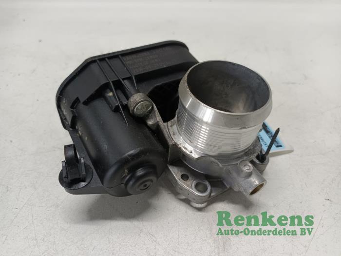 Gebruikte Gasklephuis Opel Crossland (X) 1.2 Turbo 12V Prijs € 20,00 Margeregeling aangeboden door Renkens Auto-Onderdelen B.V.
