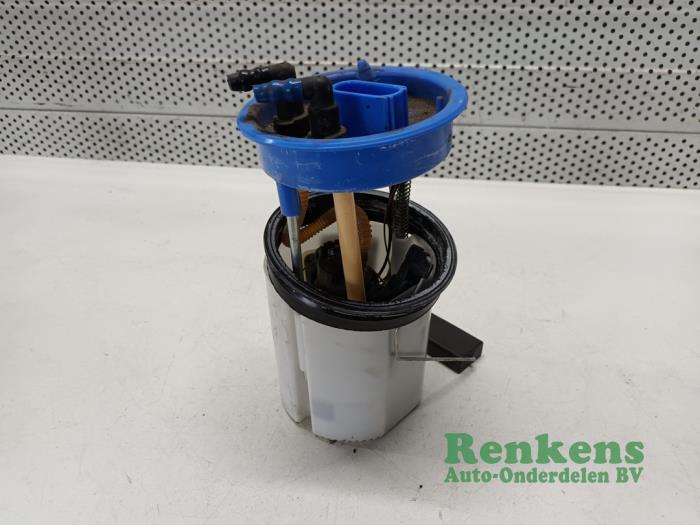 Gebruikte Benzinepomp Volkswagen Polo V (6R) 1.2 TSI 16V Prijs € 30,00 Margeregeling aangeboden door Renkens Auto-Onderdelen B.V.