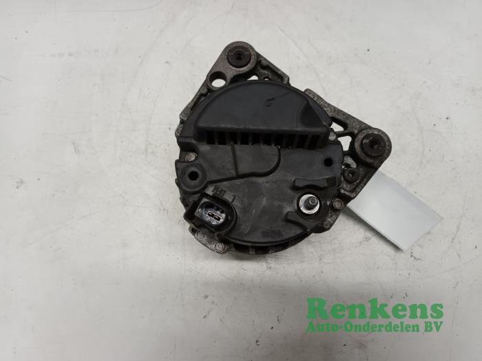 Gebruikte Dynamo Volkswagen Polo IV (9N1/2/3) 1.2 12V Prijs € 35,00 Margeregeling aangeboden door Renkens Auto-Onderdelen B.V.