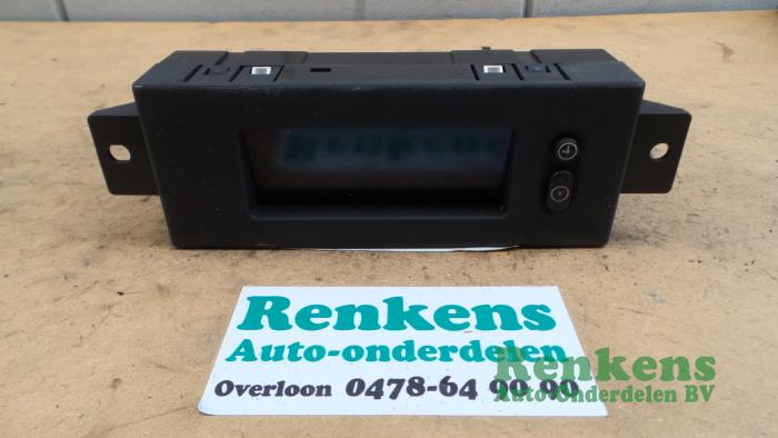 Gebruikte Display Interieur Opel Corsa C (F08/68) 1.7 DI 16V Prijs € 25,00 Margeregeling aangeboden door Renkens Auto-Onderdelen B.V.