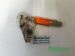 Gebruikte Raammechaniek 4Deurs rechts-achter Opel Kadett Prijs € 20,00 Margeregeling aangeboden door Renkens Auto-Onderdelen B.V.