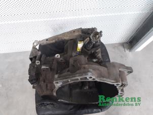 Gebruikte Versnellingsbak Volkswagen Passat (35I) 2.0 i GL,GT 16V Prijs € 75,00 Margeregeling aangeboden door Renkens Auto-Onderdelen B.V.
