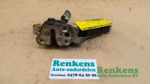 Gebruikte Deurslot Mechaniek 4Deurs rechts-achter Opel Omega Prijs € 25,00 Margeregeling aangeboden door Renkens Auto-Onderdelen B.V.