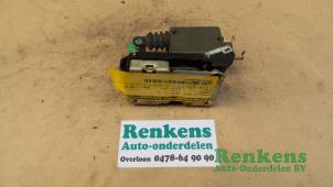 Gebruikte Portierslot Mechaniek 2deurs rechts Renault R19 Prijs € 20,00 Margeregeling aangeboden door Renkens Auto-Onderdelen B.V.
